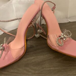 tried on once didn’t like it so it’s basically unused